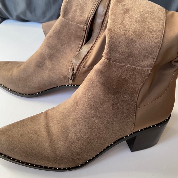 Boots - Picture 3 of 5